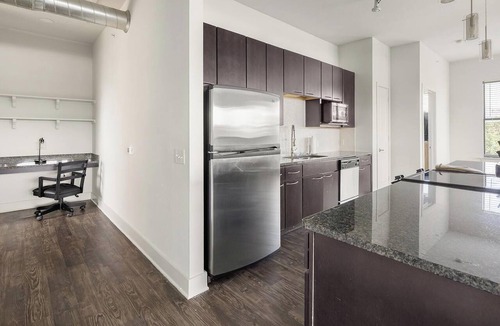 Dallas Design District Apartment | Landing | Modern 2BD, Gym, Courtyard