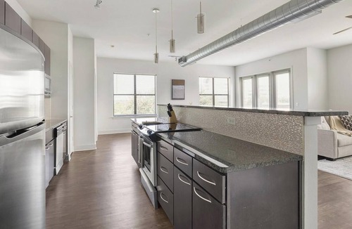 Dallas Design District Apartment | Landing | Modern 2BD, Gym, Courtyard