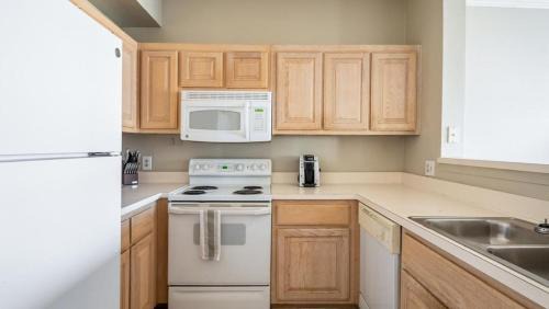 South Tulsa Apartment | Landing Modern Apartment with Amazing Amenities (ID8628X77)