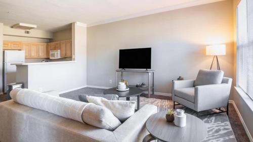 South Tulsa Apartment | Landing Modern Apartment with Amazing Amenities (ID8628X77)