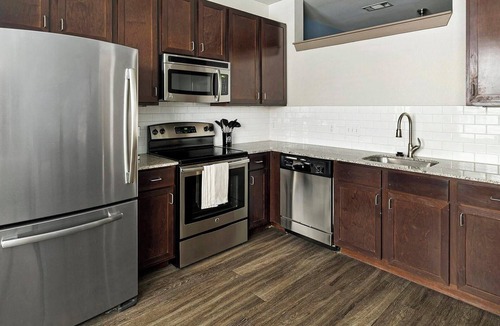 Washington Ave./ Memorial Park Apartment | Landing | Modern Studio, Clubhouse, Gym