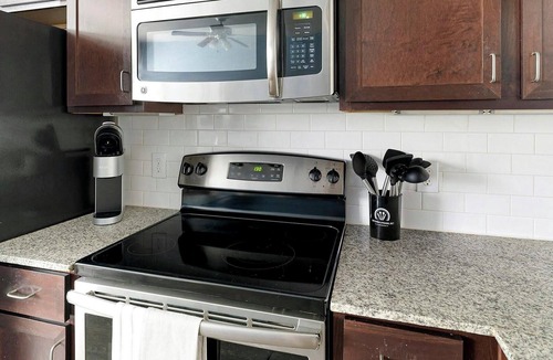 Washington Ave./ Memorial Park Apartment | Landing | Modern Studio, Clubhouse, Gym
