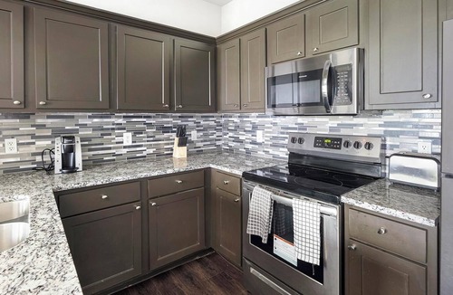 Richmond Apartment | Landing | Spectacular 1BD, Pool, Gym