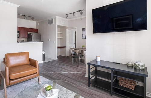 Barker Apartment | Landing | Spectacular 1BD, Clubhouse, Gym