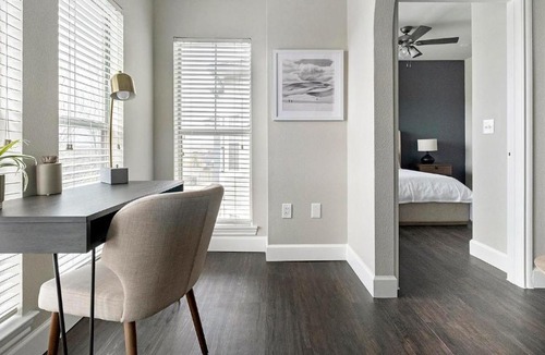 Richmond Apartment | Landing Spectacular 1BD Pool Gym