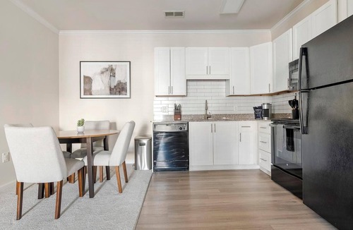 Charlotte Apartment | Landing | Spectacular 2BD, Gym, Clubhouse