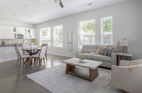 Old East Dallas Apartment | Landing | Spectacular 2BD, Clubhouse, Gym