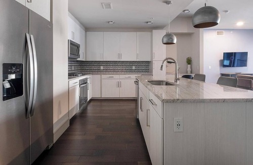Houston Apartment | Landing | Spectacular 2BD, Tennis Court, Gym