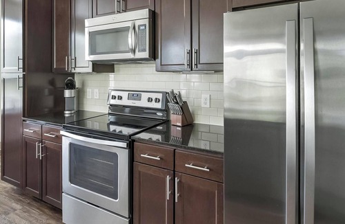 Klein Apartment | Landing | Spectacular 2BD, Clubhouse, Gym