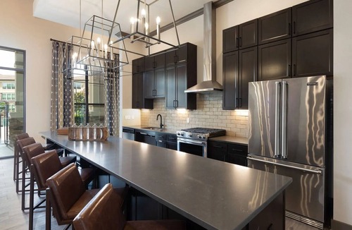 Klein Apartment | Landing | Spectacular 2BD, Clubhouse, Gym