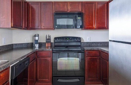 Barker Apartment | Landing | Spectacular 2BD, Gym, Clubhouse