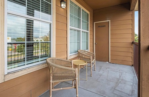Barker Apartment | Landing | Spectacular 2BD, Gym, Clubhouse
