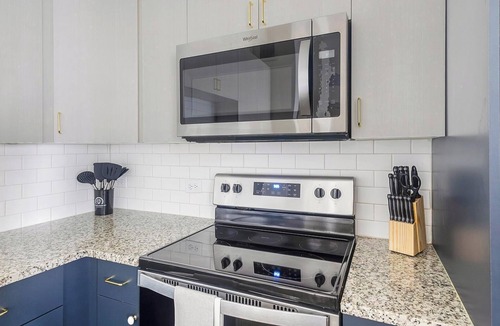Addicks Apartment | Landing | Spectacular 2BD, Gym, Yoga Studio