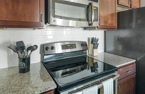 Washington Ave./ Memorial Park Apartment | Landing | Spectacular 2BD, Clubhouse, Gym