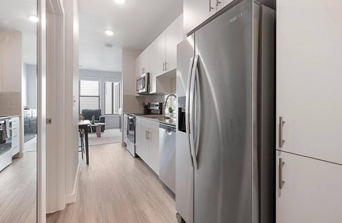 Sweetbriar Apartment | Landing | Spectacular Studio, Pool, Gym