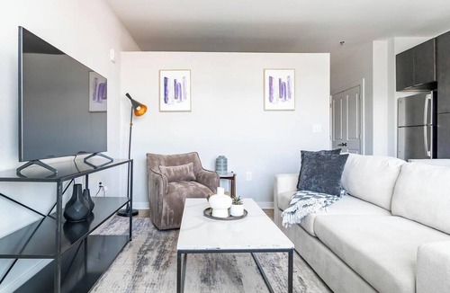 Downtown Apartment | Landing | Spectacular Studio, Courtyard, Gym