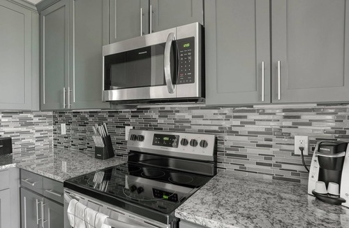 Nassau Bay Apartment | Landing | Stunning 1BD, Clubhouse, Pool