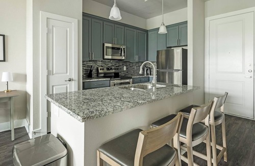 Nassau Bay Apartment | Landing | Stunning 1BD, Clubhouse, Pool