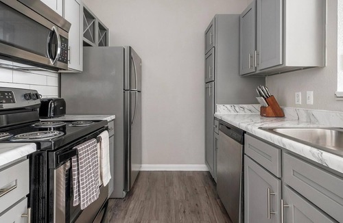 Briarforest Apartment | Landing | Stunning 1BD, Gym, Pool