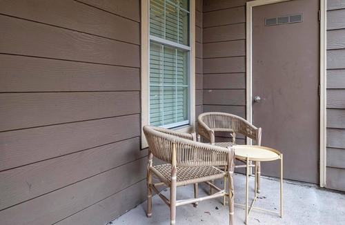 Barker Apartment | Landing | Stunning 1BD, Gym, Clubhouse