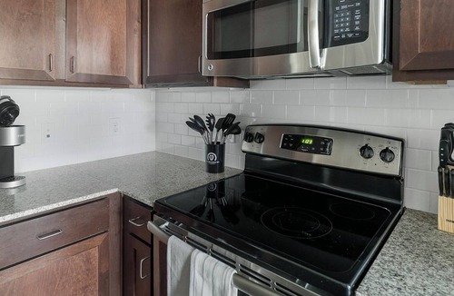 Washington Ave./ Memorial Park Apartment | Landing | Stunning 1BD, Gym, Clubhouse