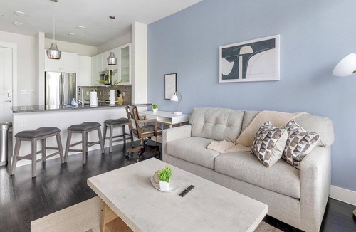 Old East Dallas Apartment | Landing | Stunning 1BD, Gym, Clubhouse