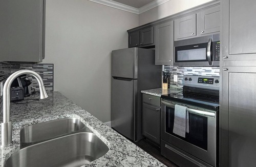 Richmond Apartment | Landing | Stunning 1BD, Pool, Clubhouse