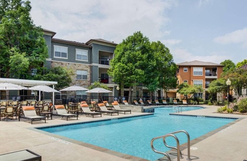 Richmond Apartment | Landing | Stunning 1BD, Pool, Clubhouse