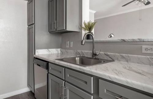 Briarforest Apartment | Landing | Stunning 1BD, Pool, Gym