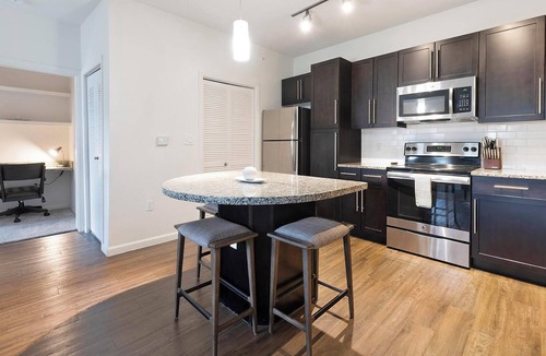 McNeil Apartment | Landing | Stunning 1BD, Yoga Studio, Gym