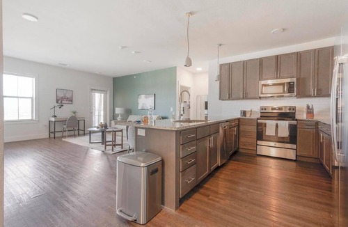 Stone Oak Apartment | Landing | Stunning 2BD, Game Room, Pool