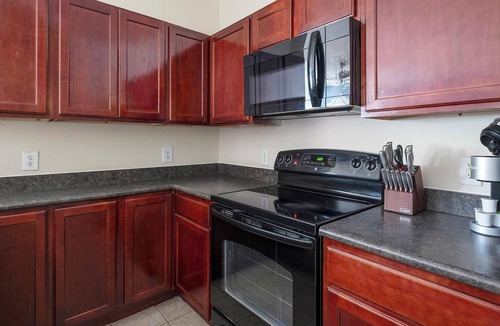 Barker Apartment | Landing | Stunning 2BD, Clubhouse, Gym