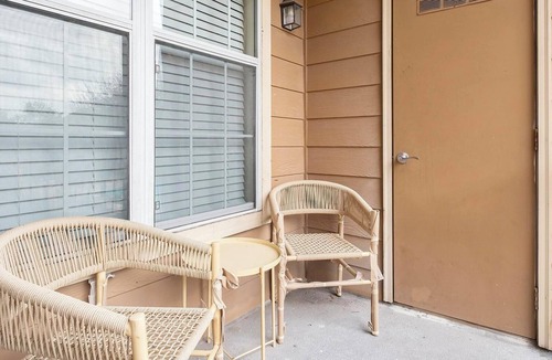 Barker Apartment | Landing | Stunning 2BD, Clubhouse, Gym