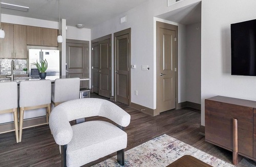 Memorial Apartment | Landing | Stunning 2BD, Gym