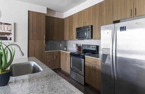 Memorial Apartment | Landing | Stunning 2BD, Gym