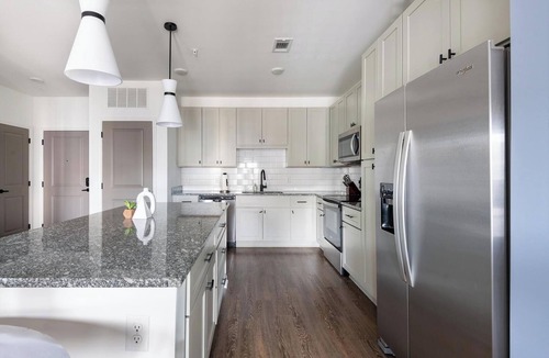 Belville Apartment | Landing | Stunning 2BD in Westport