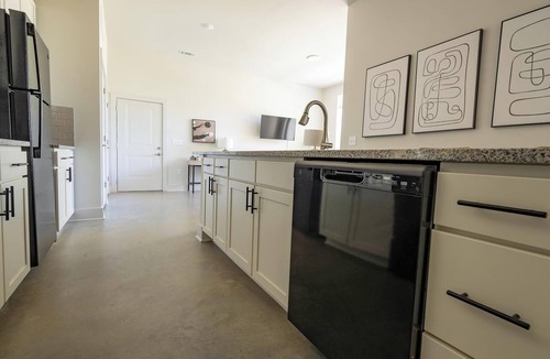 Charlotte Apartment | Landing | Stunning 2BD, Clubhouse, Pool