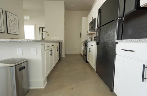 Charlotte Apartment | Landing | Stunning 2BD, Clubhouse, Pool