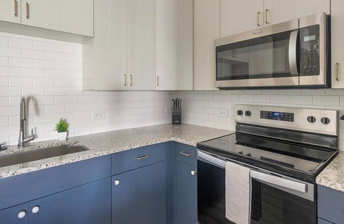 Addicks Apartment | Landing | Stunning 2BD, Yoga Studio, Courtyard