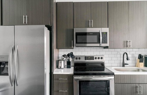 Richmond Apartment | Landing | Stunning Studio, Pool, Clubhouse