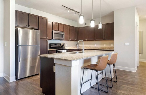 Gruene Apartment | Landing | Stunning 1BD, Pool, Gym