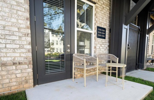 Charlotte Apartment | Landing | Stylish 1BD, Clubhouse, Gym