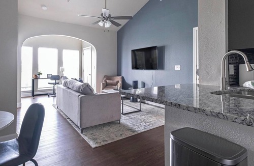 Richmond Apartment | Landing | Stylish 1BD, Clubhouse, Gym