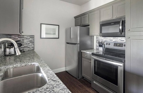 Richmond Apartment | Landing | Stylish 1BD, Clubhouse, Gym