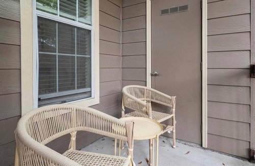 Barker Apartment | Landing | Stylish 1BD, Clubhouse, Gym