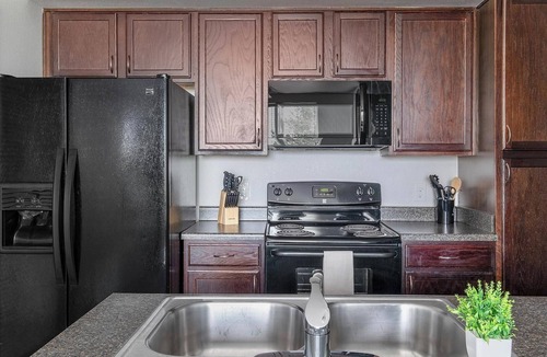 Northeast Houston Apartment | Landing | Stylish 1BD, Clubhouse, Game Room