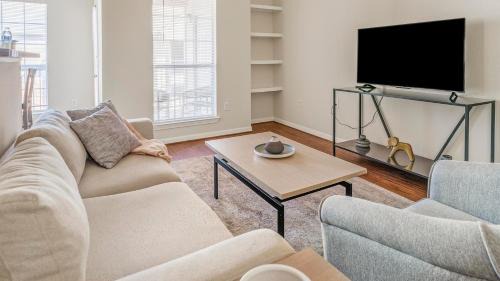 Southbelt/Ellington Apartment | Landing Stylish 1BD Clubhouse Pool