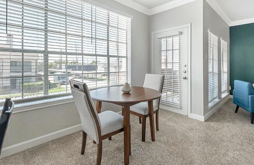 Barker Apartment | Landing Stylish 1BD Clubhouse