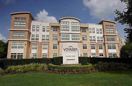Nassau Bay Apartment | Landing | Stylish 1BD, Gym, Clubhouse