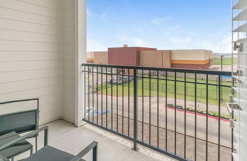 Northeast Houston Apartment | Landing | Stylish 1BD, Gym, Game Room